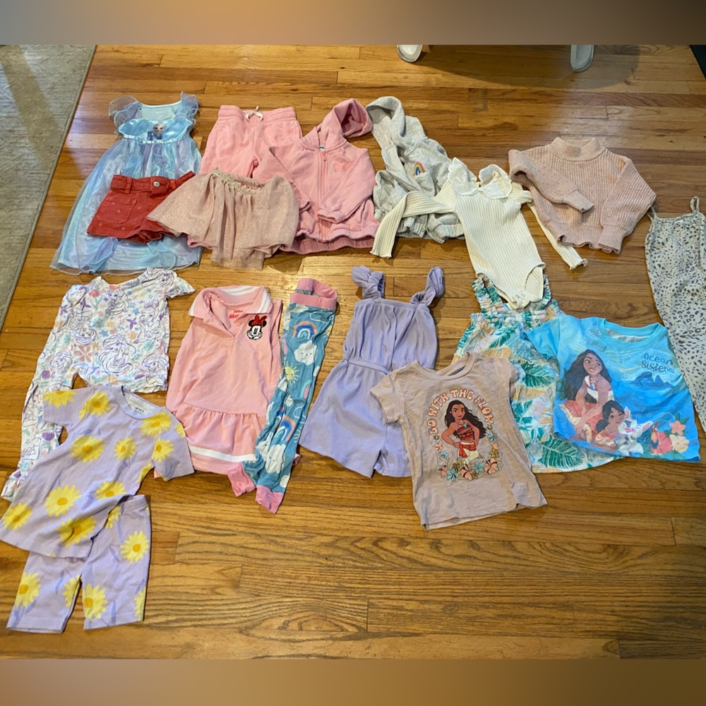 Lot of 20 pcs girl’s clothing size 2T 3T 4t MSRP $300 Disney old navy Zara